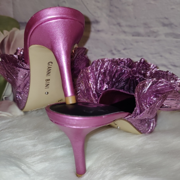Gianni Bini Metallic Rossallio Pink Ruffles Kitty Heels - Picture 7 of 10